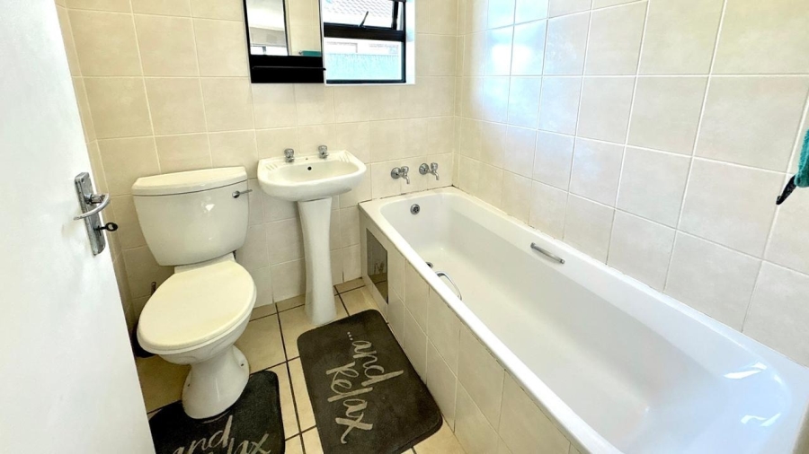 3 Bedroom Property for Sale in Parsonsvlei Eastern Cape